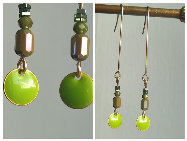 Boucles d'oreilles longues email vert pomme et verre, acier inoxydable doré -sans nickel, pièce unique 