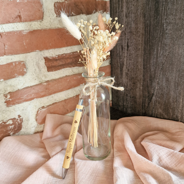 Stylo en bambou gravé