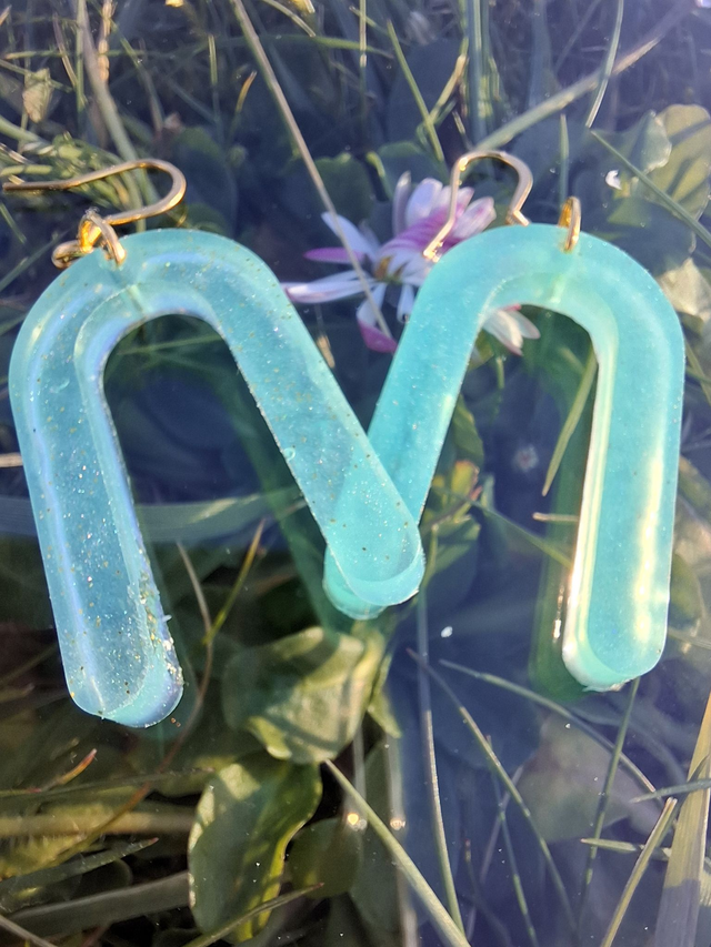 boucles d oreilles en resine