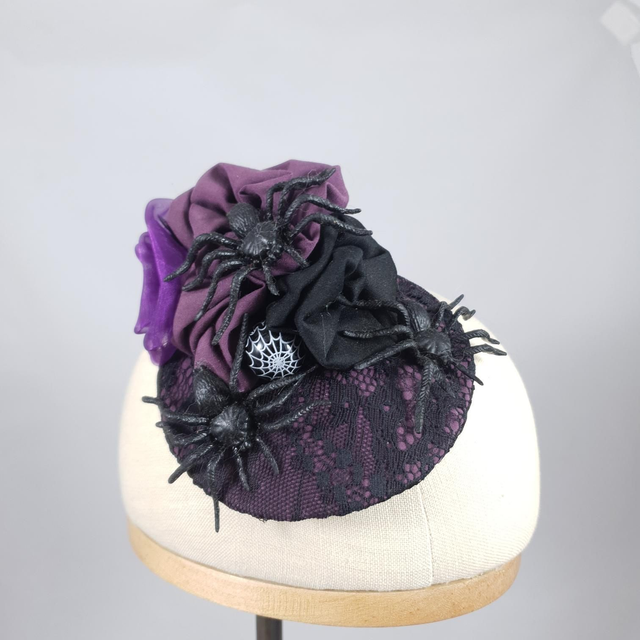 Fascinator rond araignées noir et pourpre