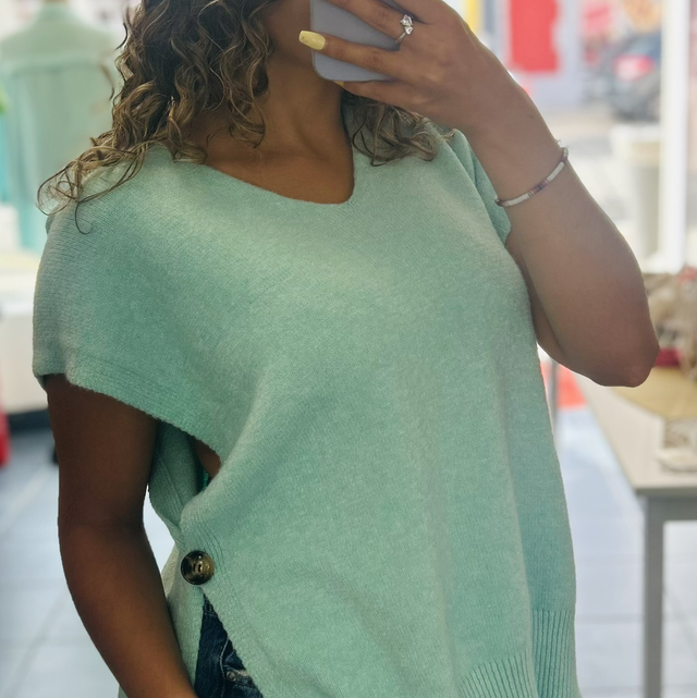 Pull sans manche boutonné 