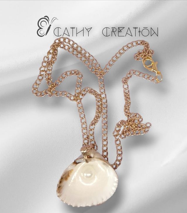 Collier pendentif coquillage et perle