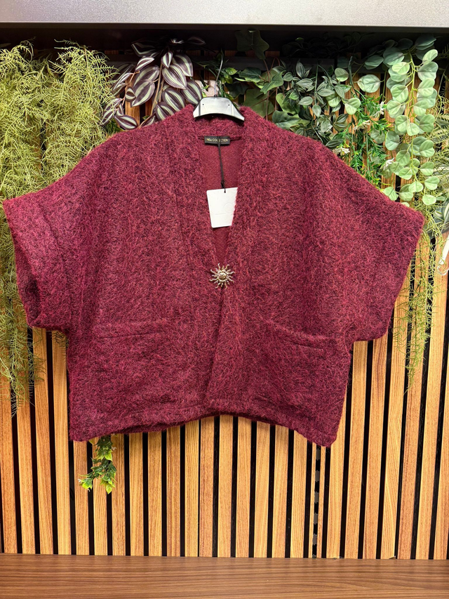 Gilet met speld bordeaux