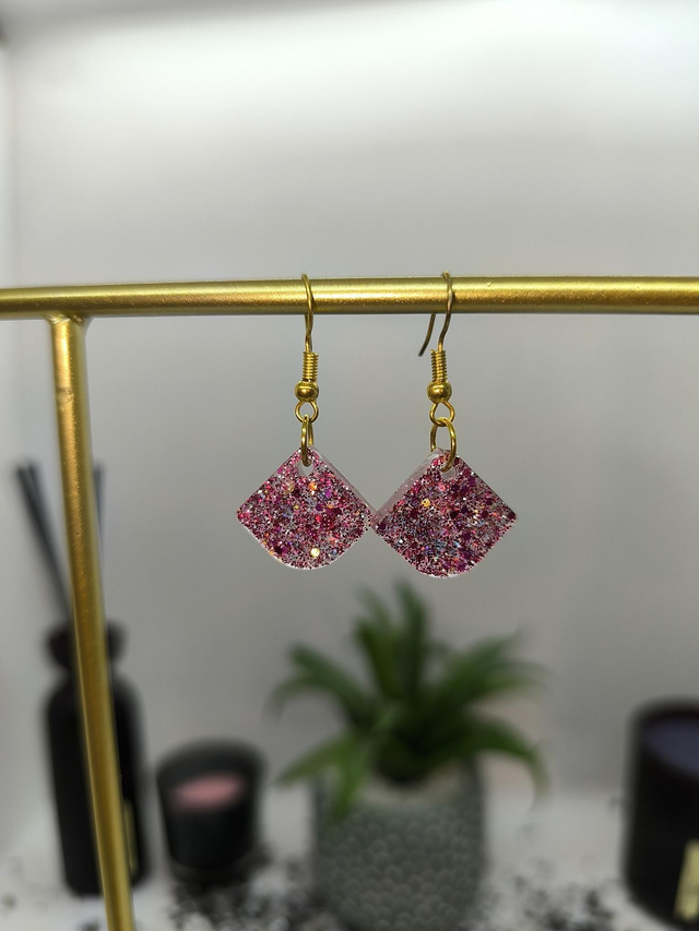 Boucles d'oreilles triangle rose pailletté 
