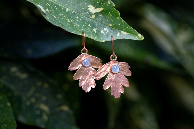 Boucles d’oreille Aubépine et pierre de lune 