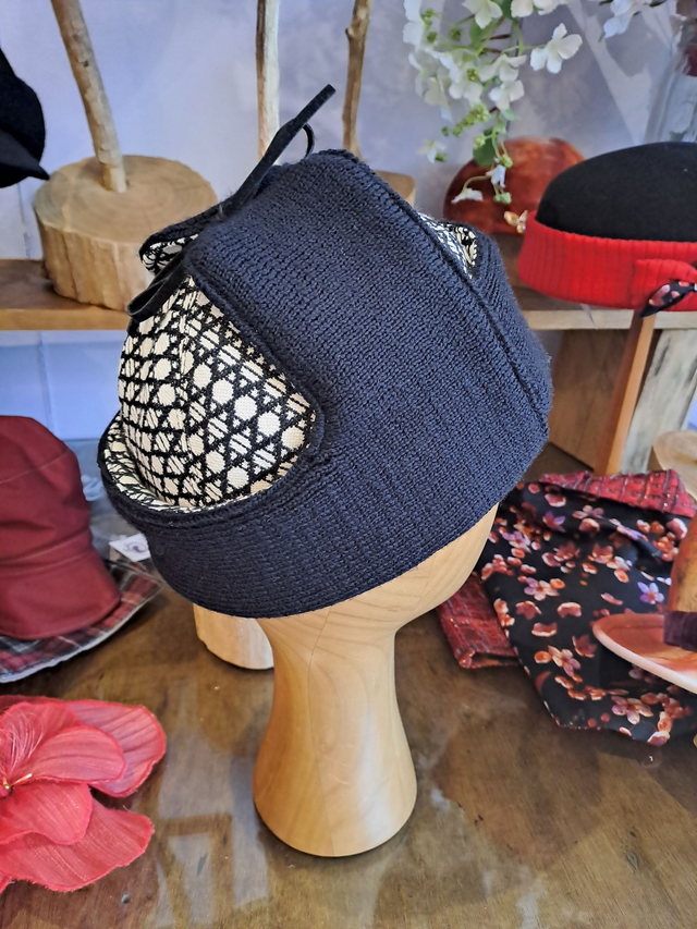 Chapka en laine et tissu jacquard