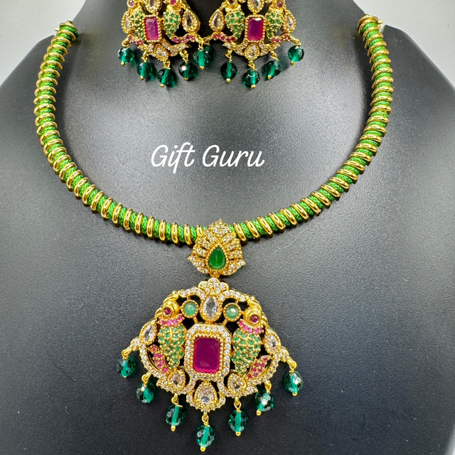 Kante with nakshi pendant green