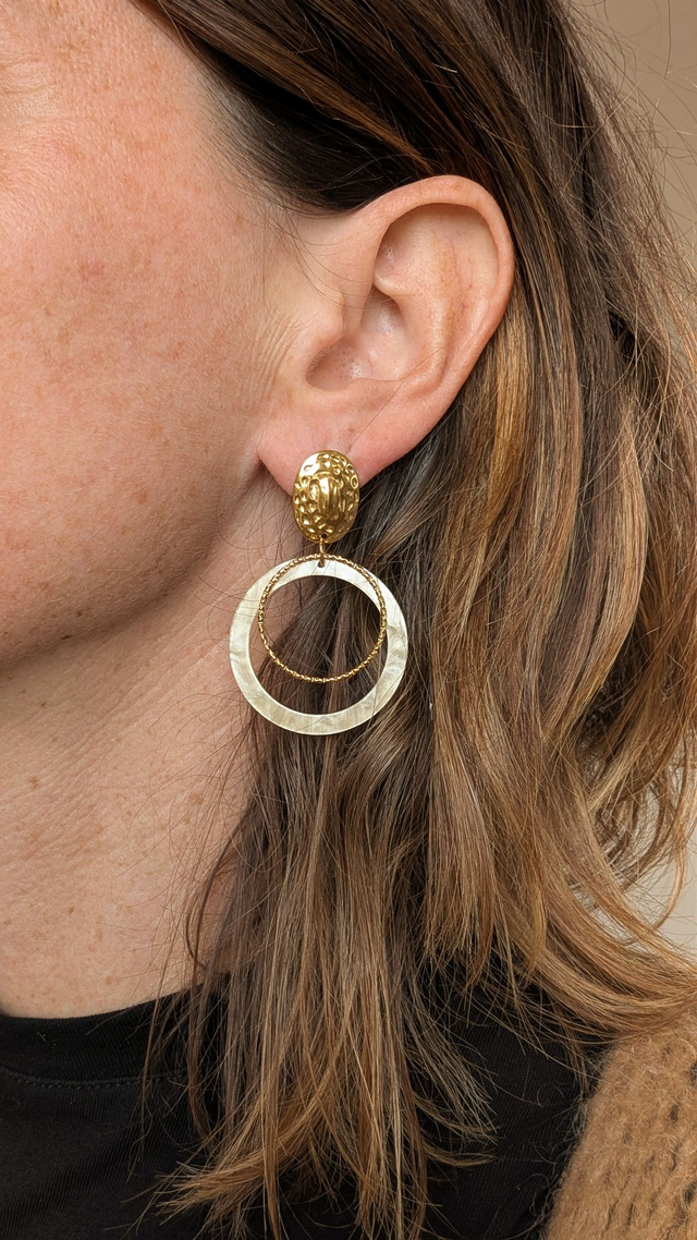 Boucles d'oreilles SIDONIE beige nacré