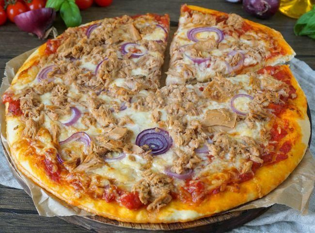 Pizza Thunfisch 