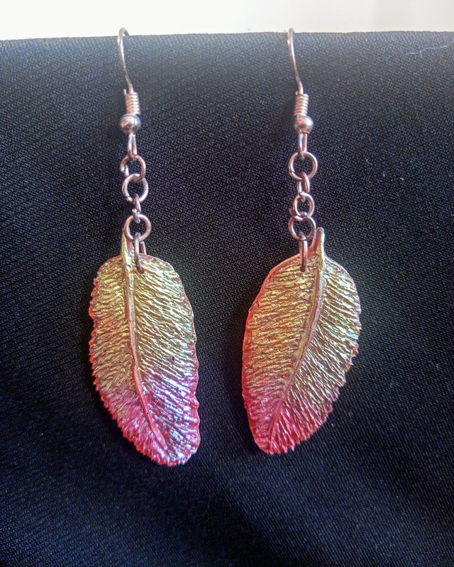 Ohrringe mit Epoxidfedern