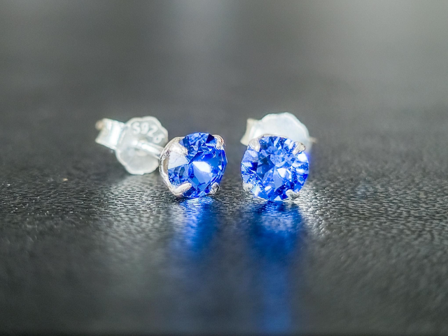 Boucles d&#039;oreilles, cristal 4mm sapphire 