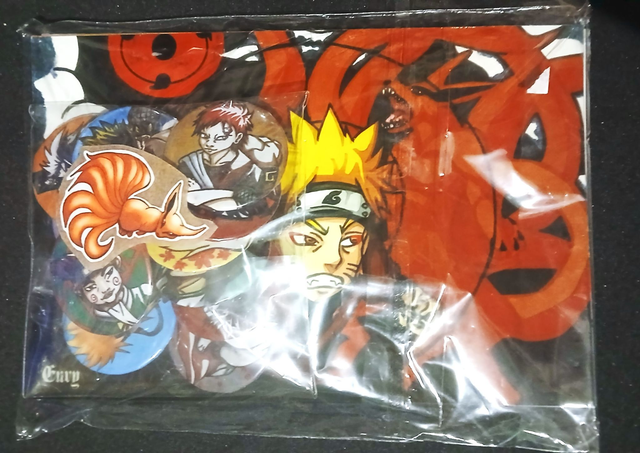 Naruto Lots carte postal et badges