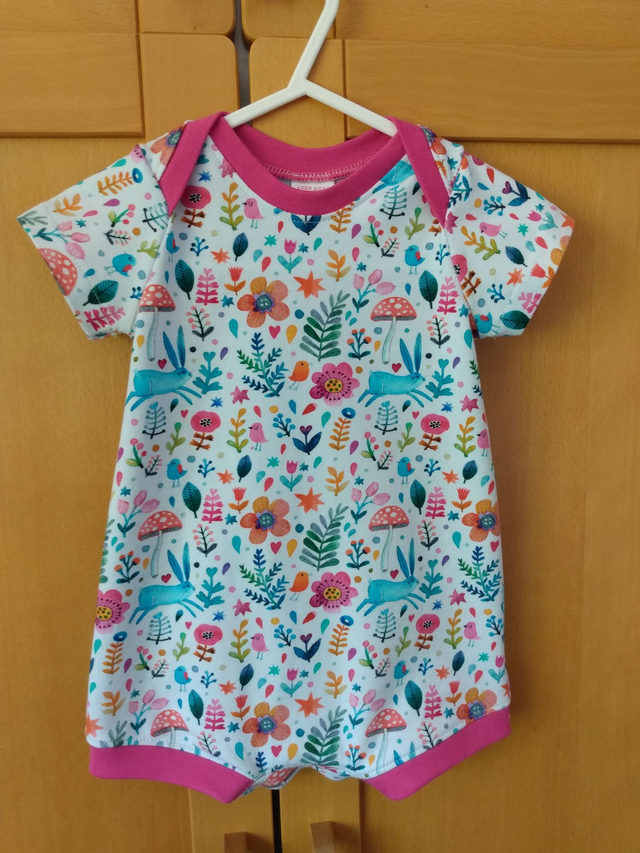 Rompers - 3-6 mth (6-7 kg).   Rabbit garden