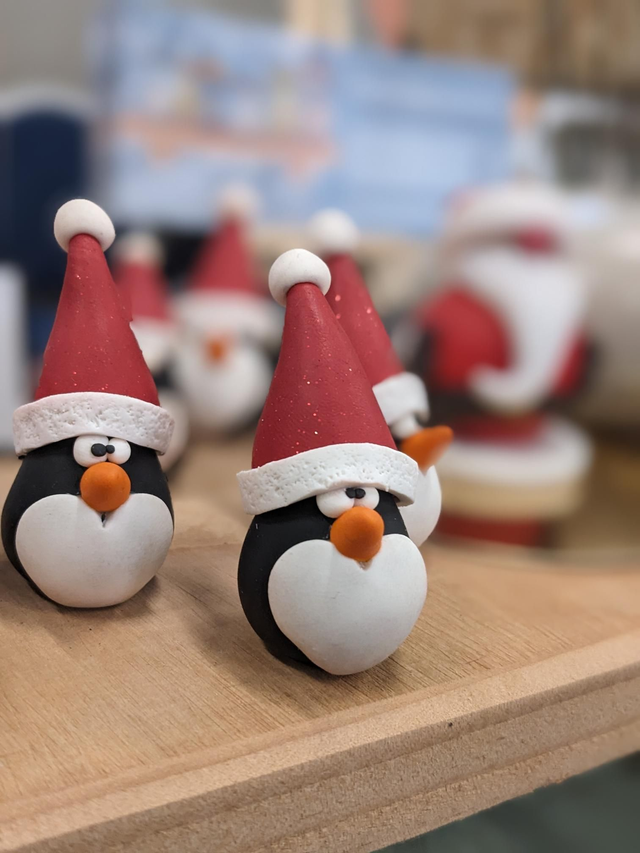 PinguOoin – Le Pingouin de Noël en Argile Polymère
