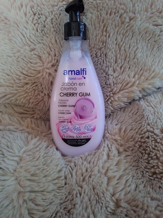 Amalfi crème main cherry gum