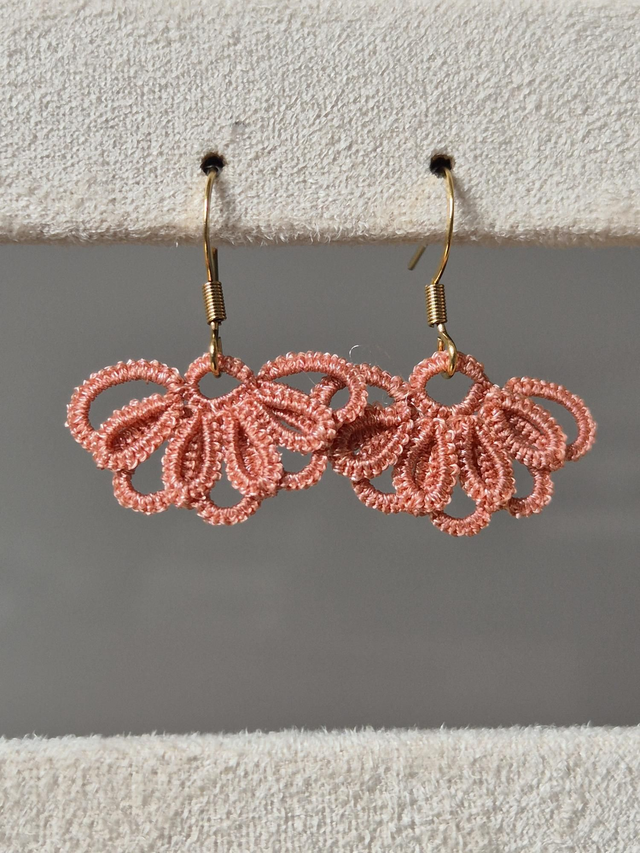 Boucles d'oreille en dentelle Ophélie - fil métallisé sans perle