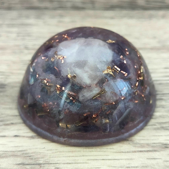 Orgonite demie-sphère améthyste 