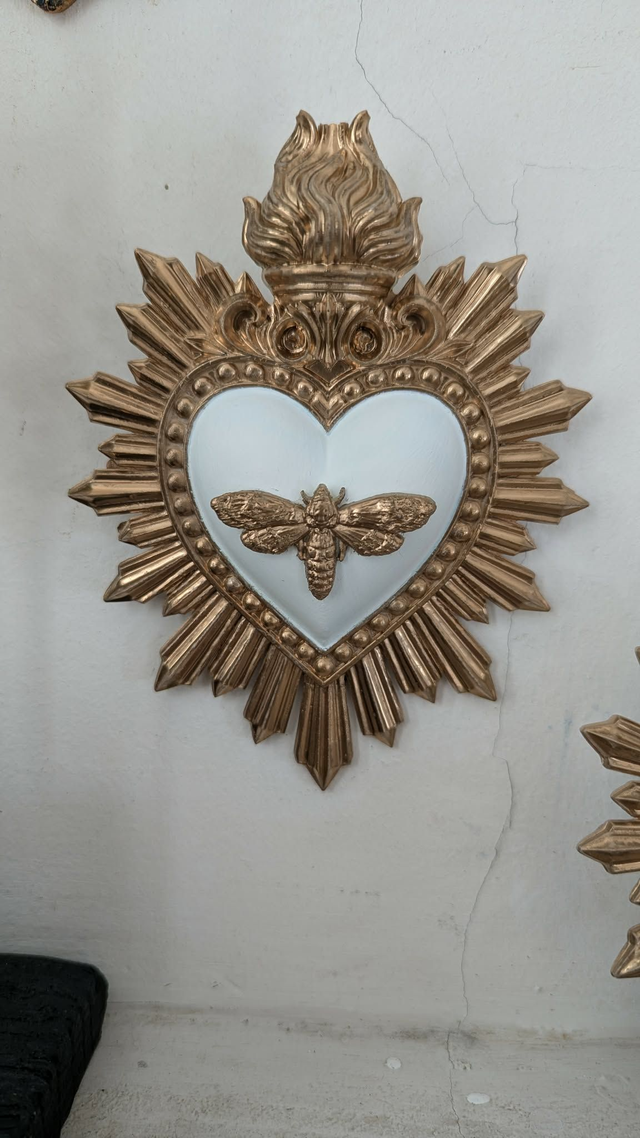 Décoration murale cœur ex-voto blanc et doré