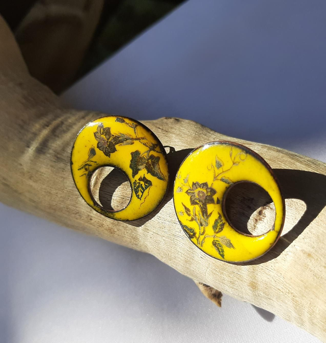 Boucles d&#039;oreilles jaunes fleurs