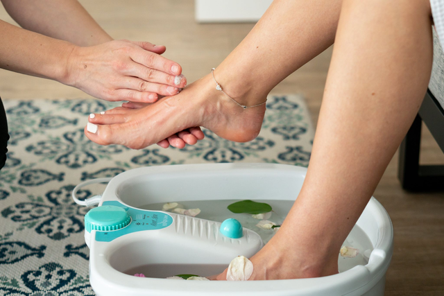 15 Min. Fußbad mit Fußpeeling