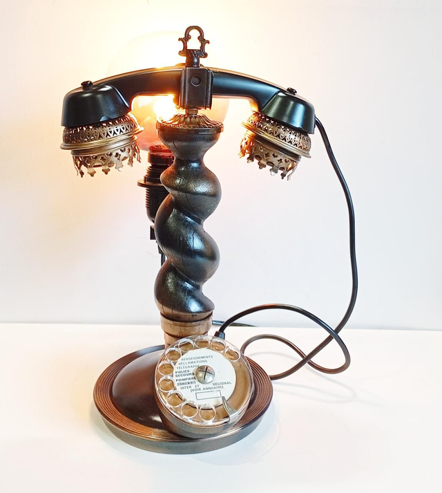 Histoire Victorienne, Téléphone à colonne, Lampe d'ambiance déco à poser, Détournement d'objets esprit steampunk, Artisanat Français