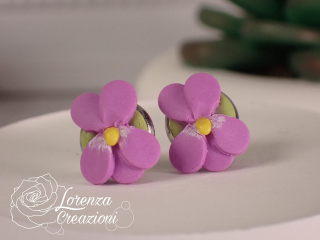 Orecchini a lobo violette versione chiara taglia L
