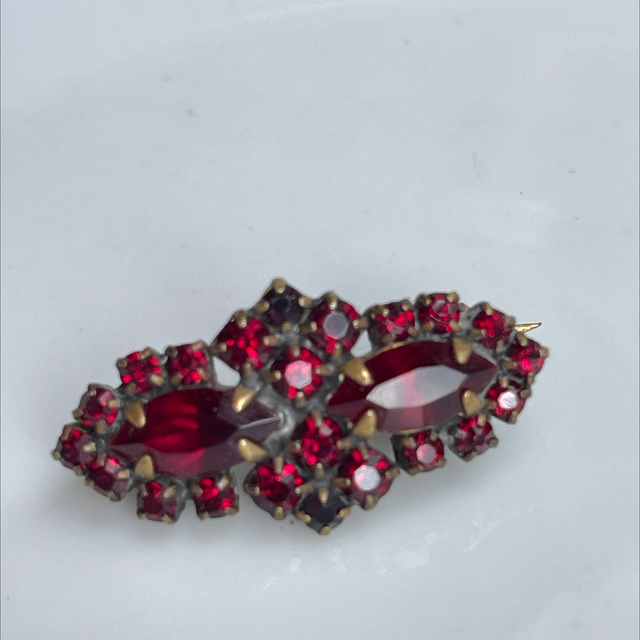 Brosche Granat antik Anstecknadel
