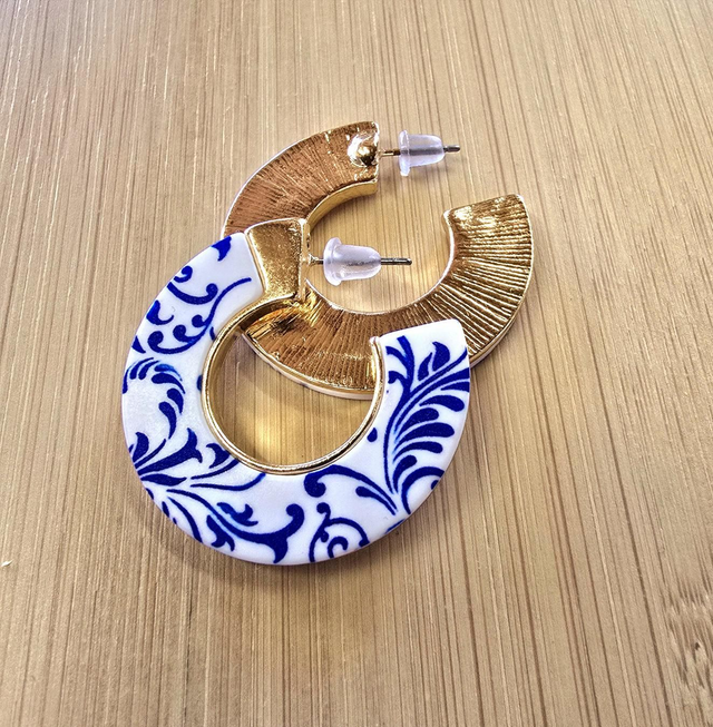 Créoles ouvertes "Carmen" en acier doré et céramique portugaise plates