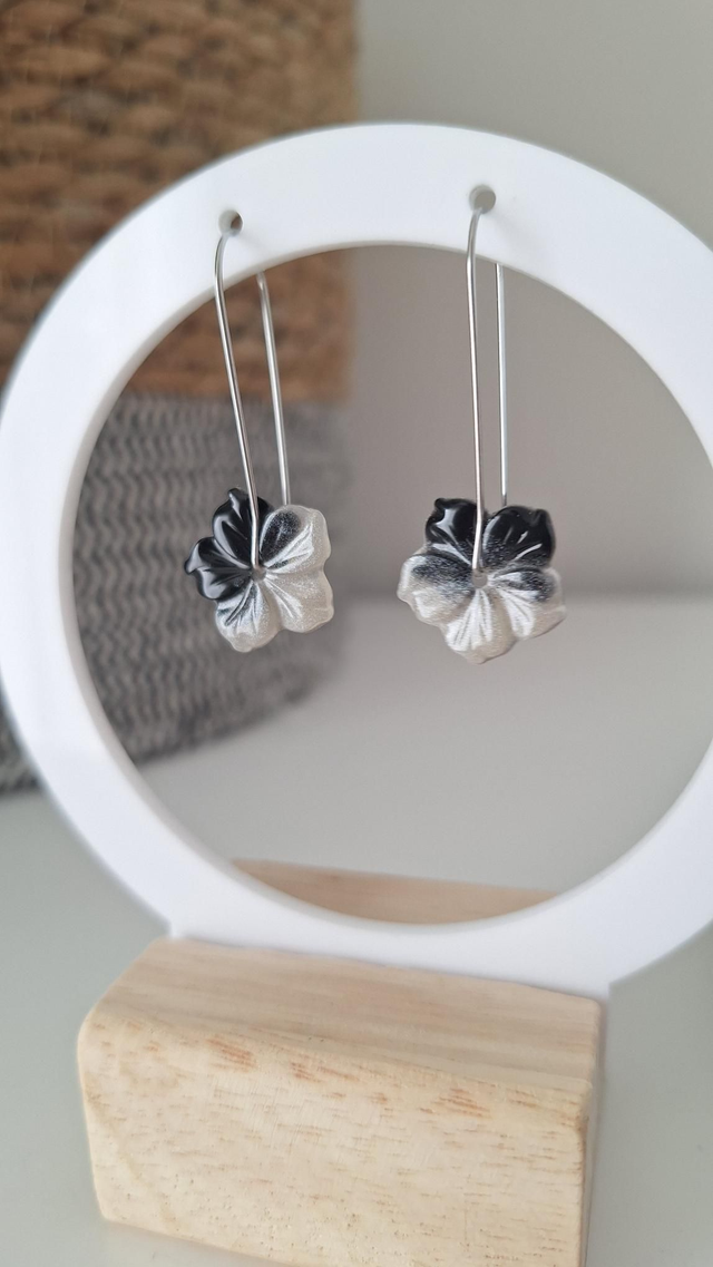 Boucles d'oreilles hibiscus blanc/noires