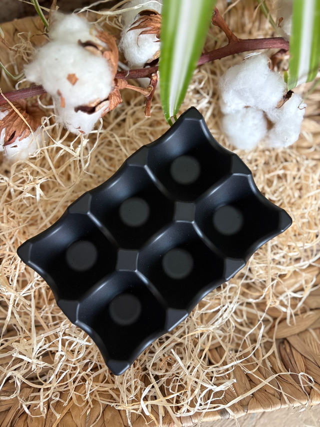 Support à oeufs en Jesmonite : Noir