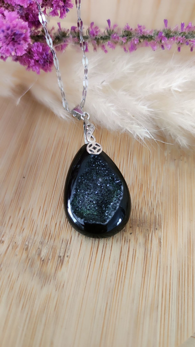 Agate noire Druzy (inclusion de quartz)