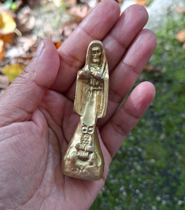 Statuette Santa Muerte dorée 