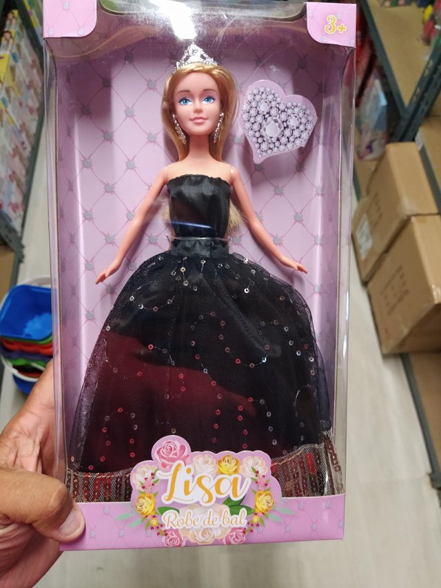 POUPÉE LISA ROBE DE BAL