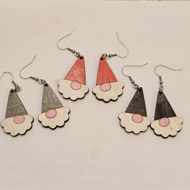 Jouluiset tonttukorvikset