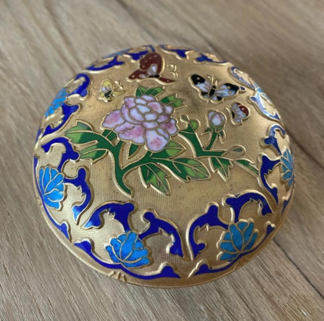 Magnifique boîte en métal émaillé vintage