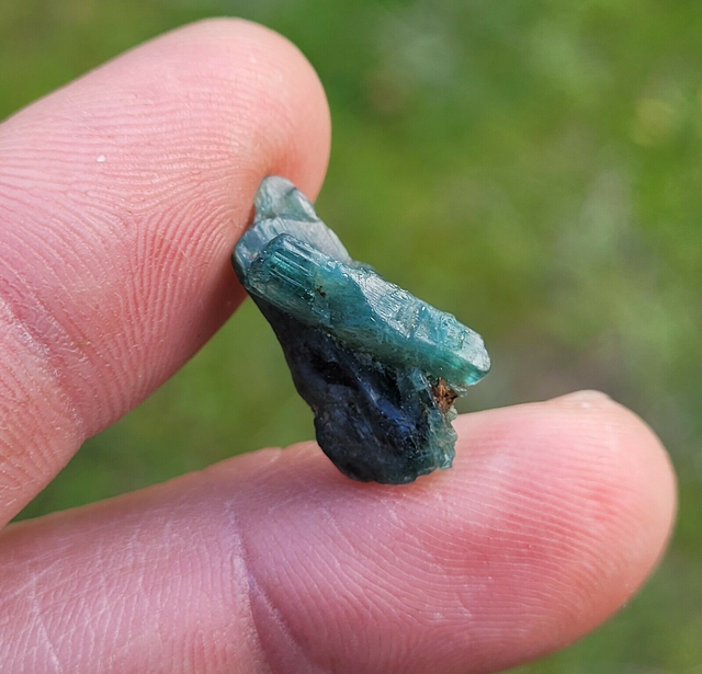 Cristal de Grandidierite de Madagascar 8,85ct mineral rare minéraux gemstones termined