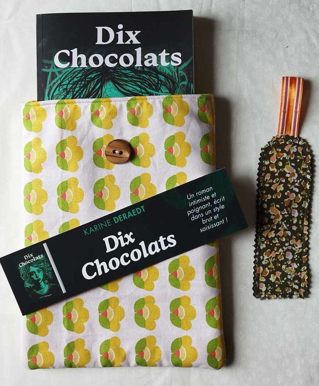 PACK COMPLET- Roman broché + dédicace + marque page Carton + marque-page Tissu + pochette de protection tissu