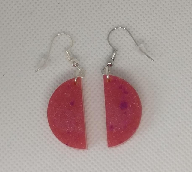 Boucles d'oreilles demi cercle rose foncé 