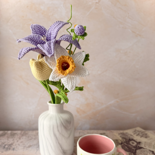 Bouquet lys, jonquille et tulipe