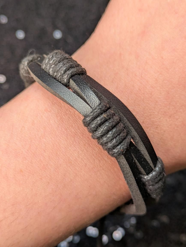 Bracelet cuir multiple noeuds 
