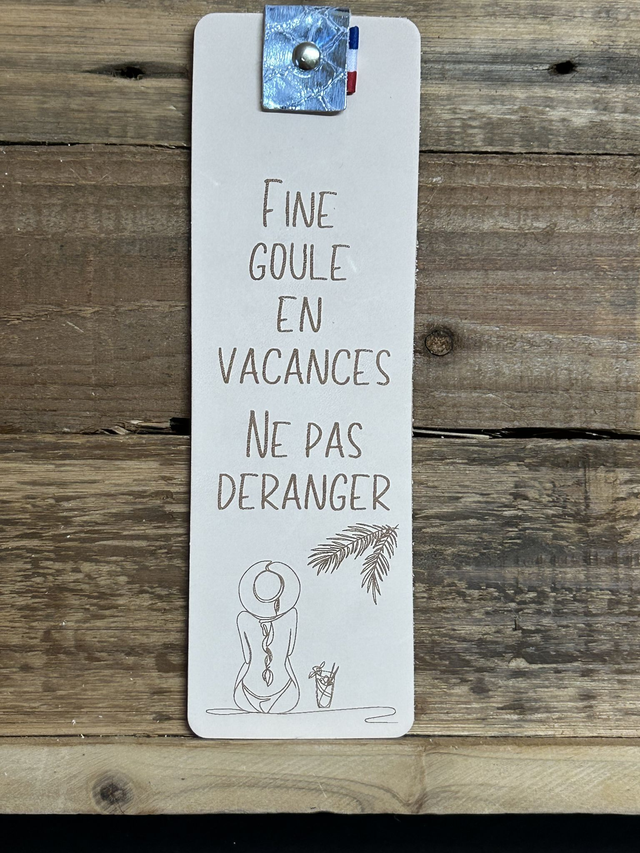 Marque page en cuir &quot;fine goule en vacances&quot;