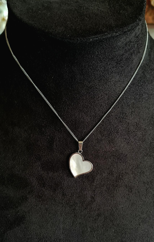 Collier "Eternity'' en acier inoxydable argenté et cœur nacre