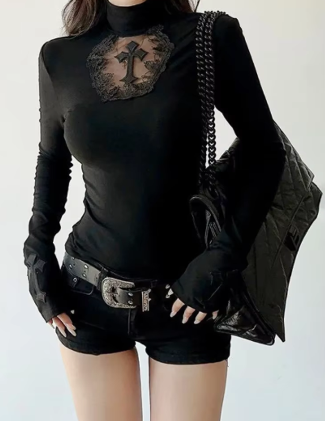 Prachtige zwarte Gothic top / shirt met kruis