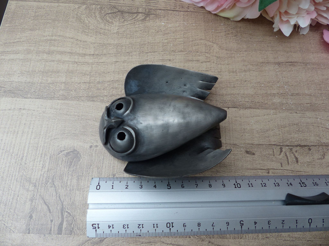 Statuette Chouette Fantôme en Étain Véritable – Figurine Sculptée à la Main Michel Laude, Miniature de Collection Unique, Cadeau Décoration