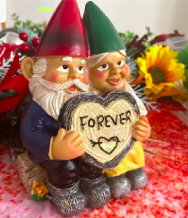 Tuinkabouter beeldje Verliefd Stel met bordje Forever (14cm)