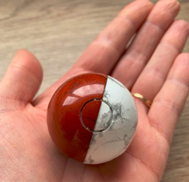 Pokéball Howlite et Jaspe Rouge