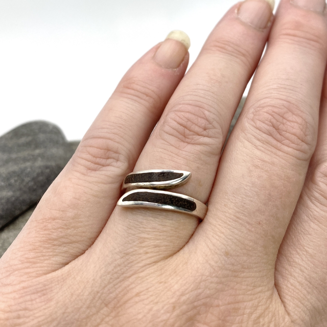 Silver Twist Ring with Brown Inlay Panels Size N 1/2