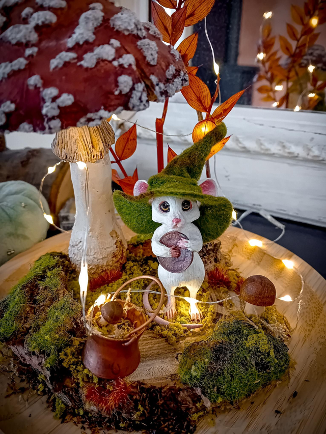 Sculpture " La petite sourcière au Champignon"