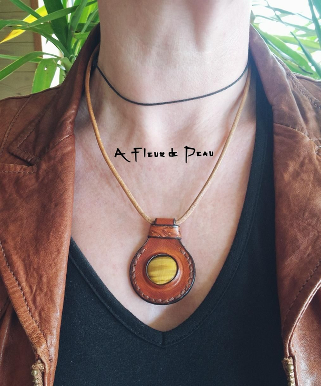 Collier cuir et oeil de tigre