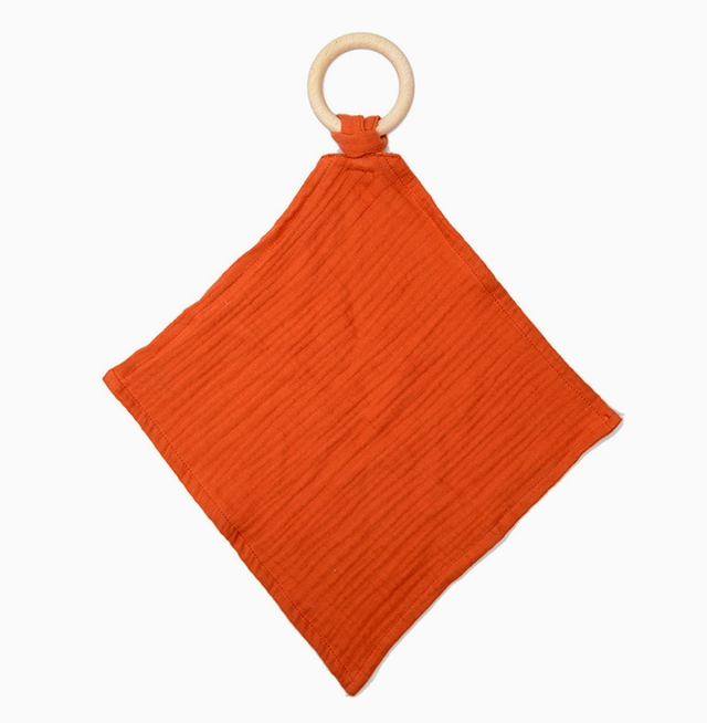 Mussola bio con anello da dentizione - ocra rossa